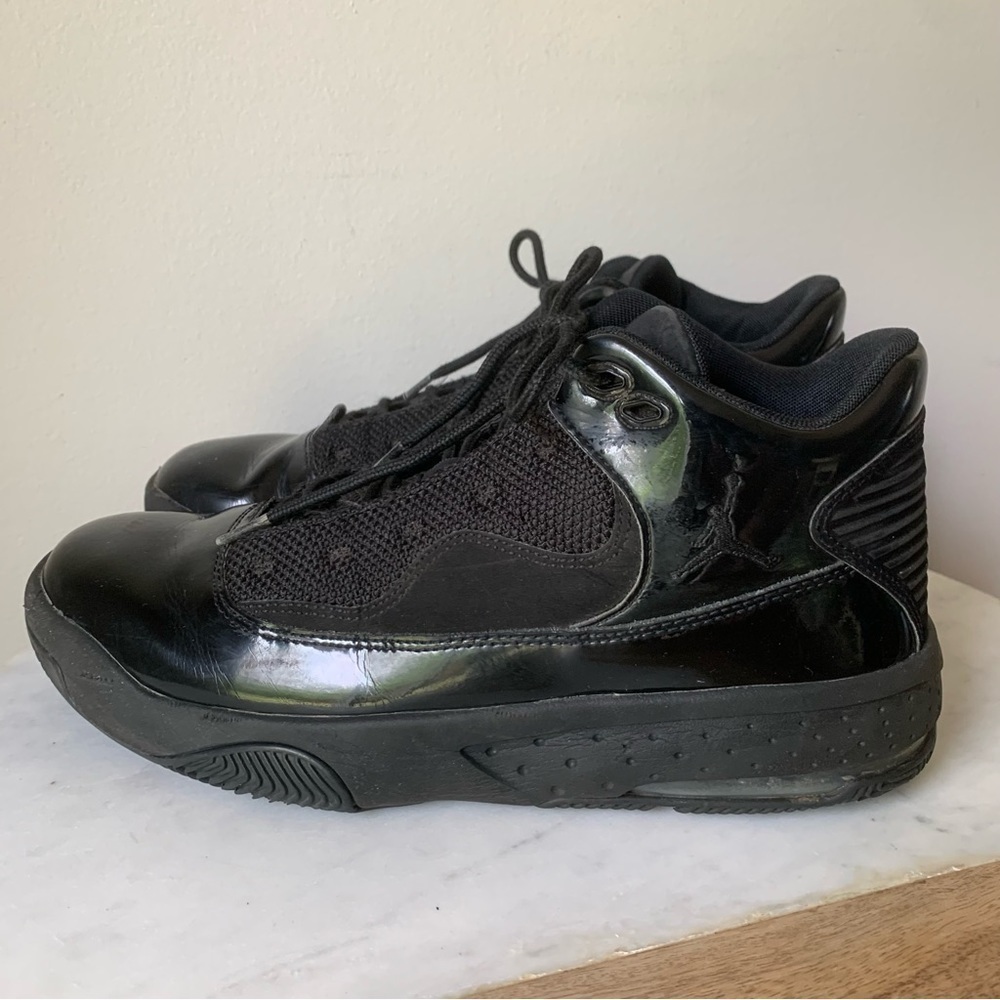 Jordan Max Aura 2 Men's Athletic
Sneakers Air Jordan Black on Black 8.5 - Picture 5 of 16